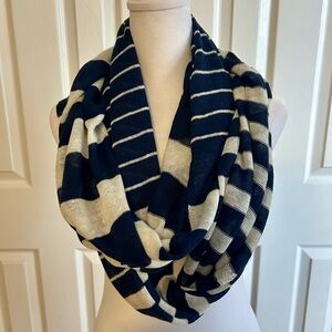 Banana Republic Navy and Cream Striped Scarf
